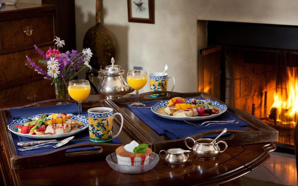 Old Monterey Inn エクステリア 写真